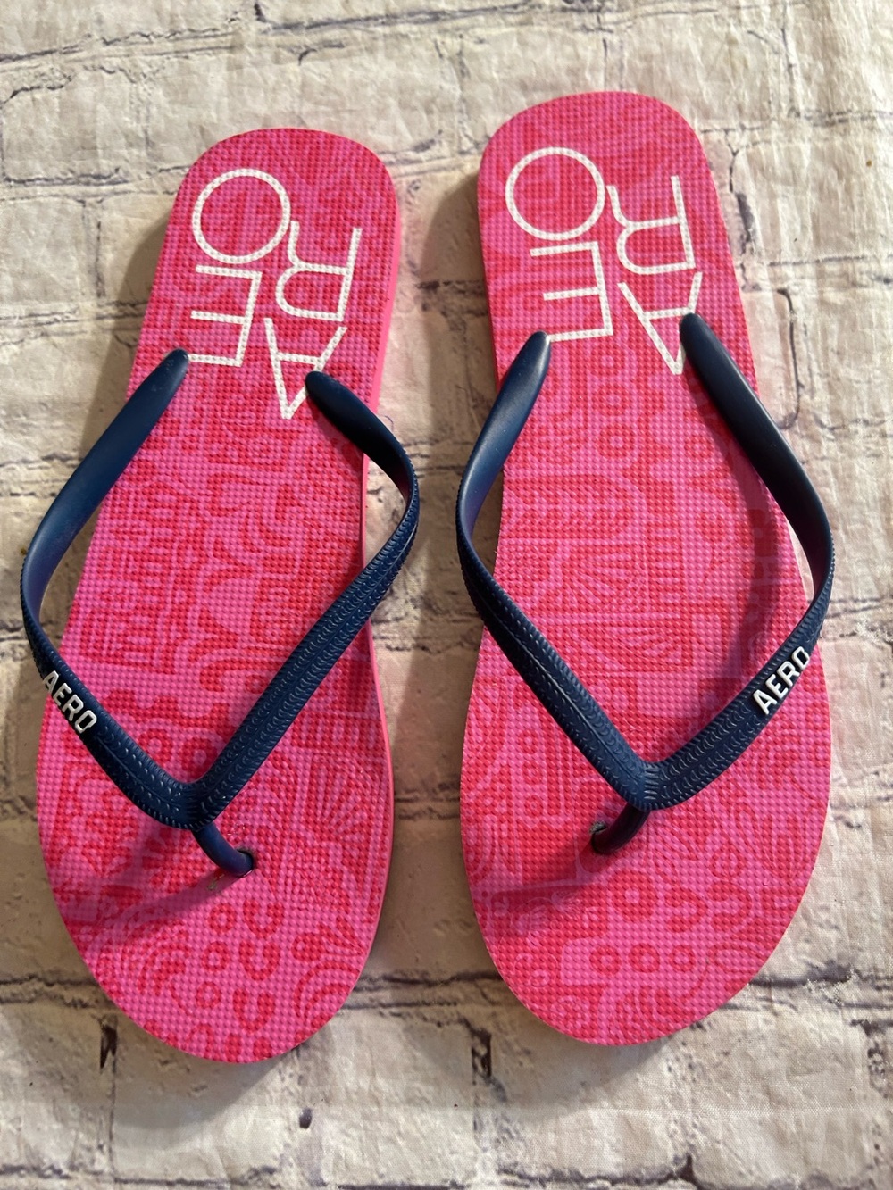 AERO  NAVY/PINK/WHITE PRINT FOOTBED WOMEN’S FLIPFLOPS SIZE 10